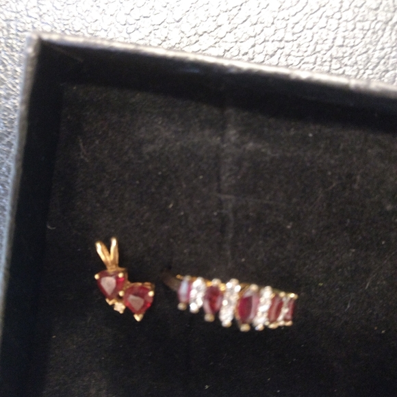 Red ring - Picture 2 of 2